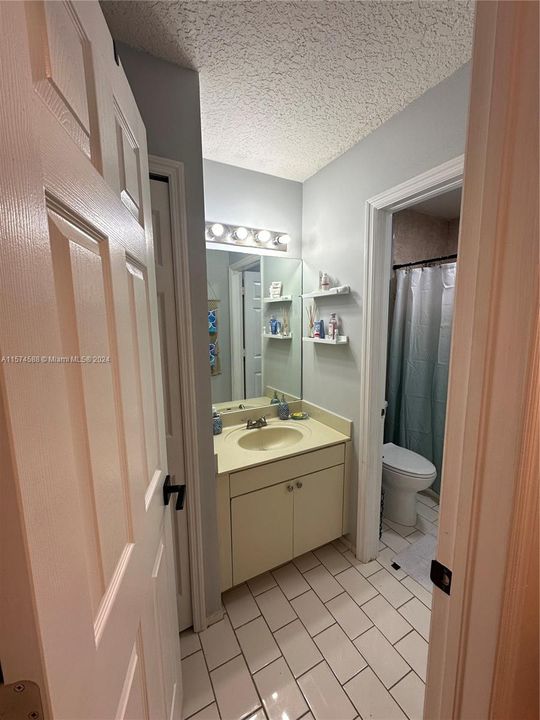2nd floor Bathroom