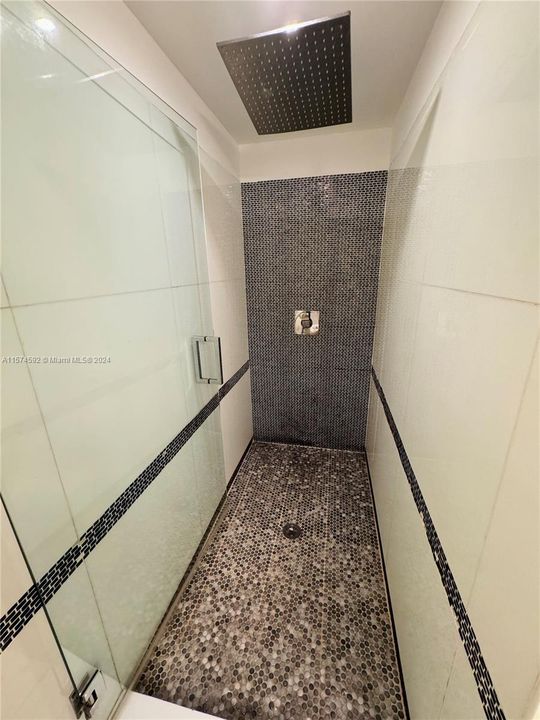 Active With Contract: $2,100 (1 beds, 1 baths, 448 Square Feet)