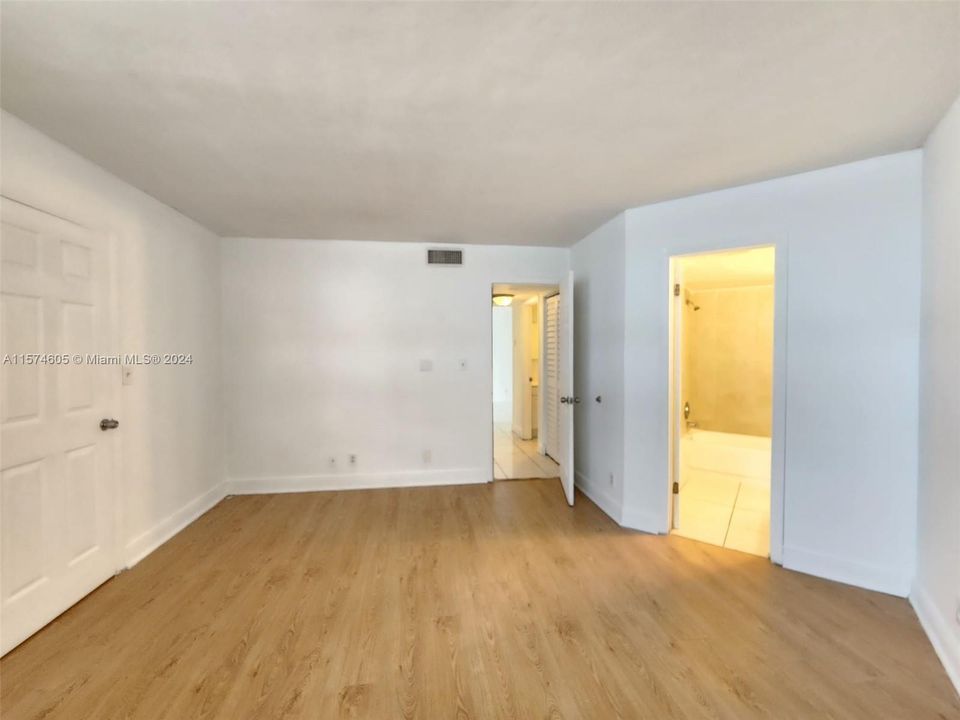For Sale: $214,000 (2 beds, 2 baths, 890 Square Feet)