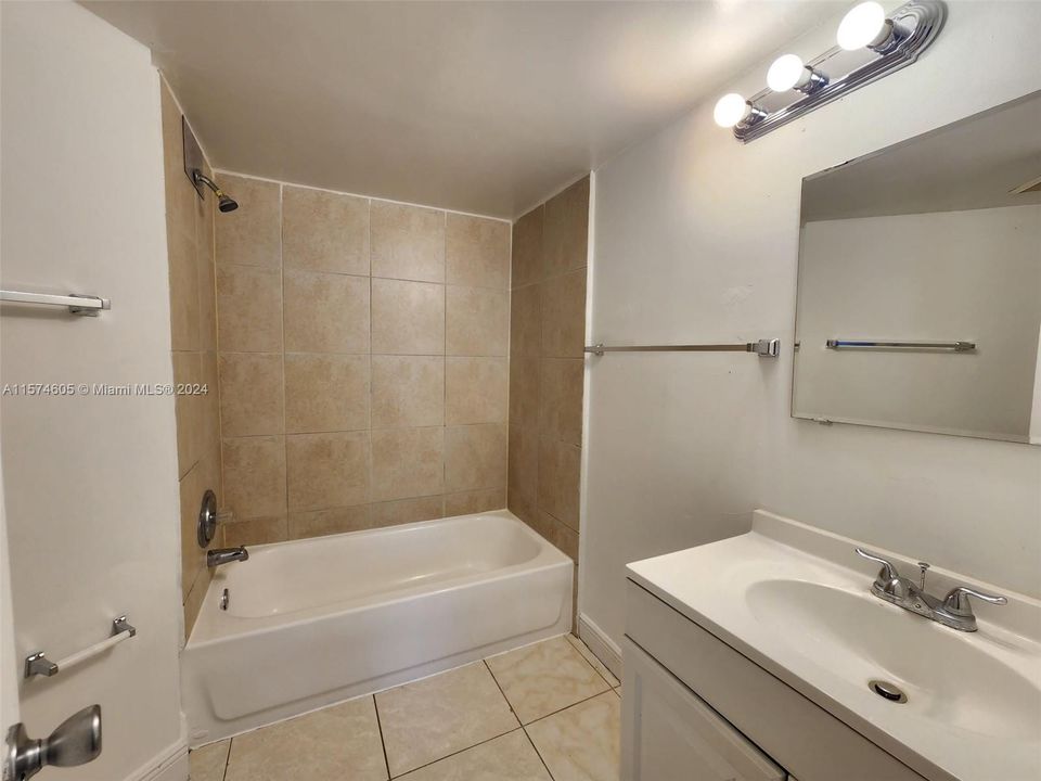 For Sale: $216,600 (2 beds, 2 baths, 890 Square Feet)