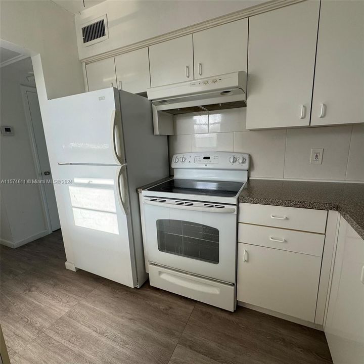 For Rent: $1,700 (1 beds, 1 baths, 800 Square Feet)