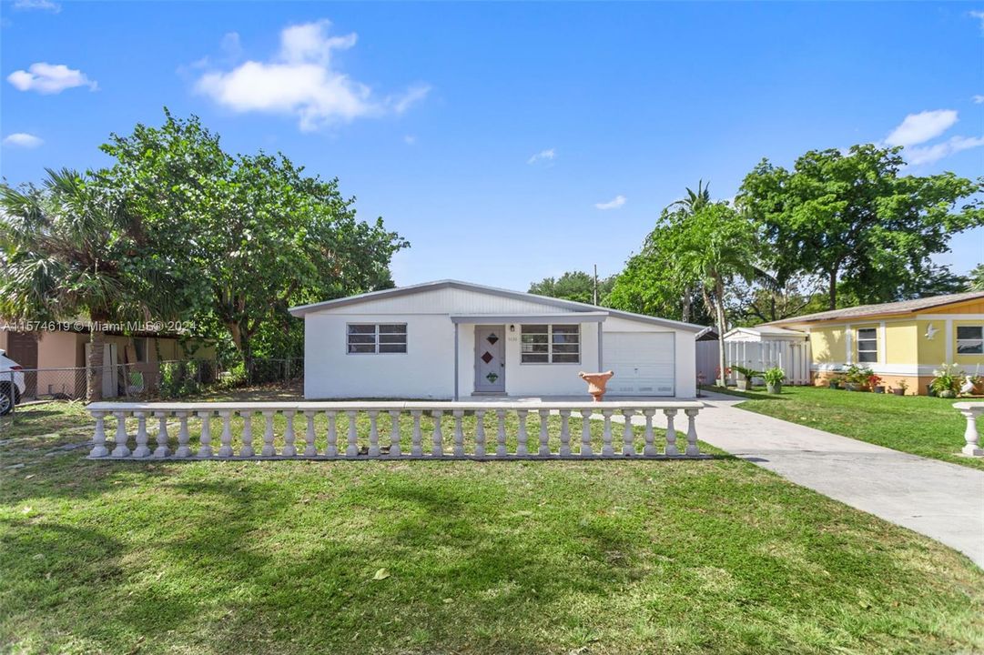 For Sale: $424,000 (2 beds, 2 baths, 725 Square Feet)
