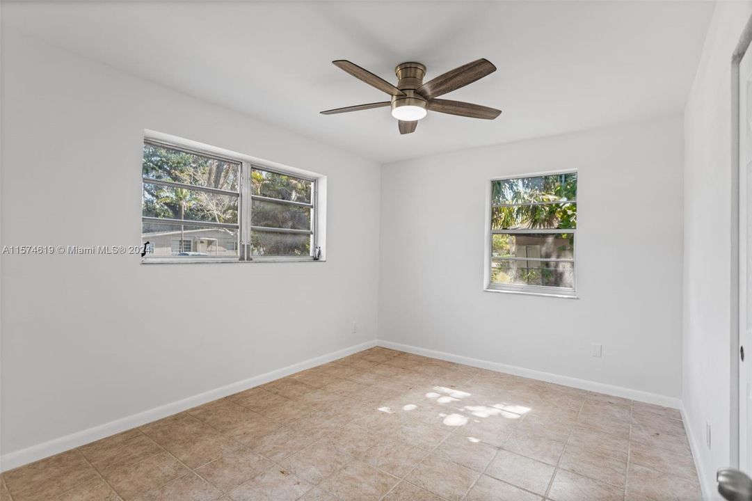 For Sale: $424,000 (2 beds, 2 baths, 725 Square Feet)
