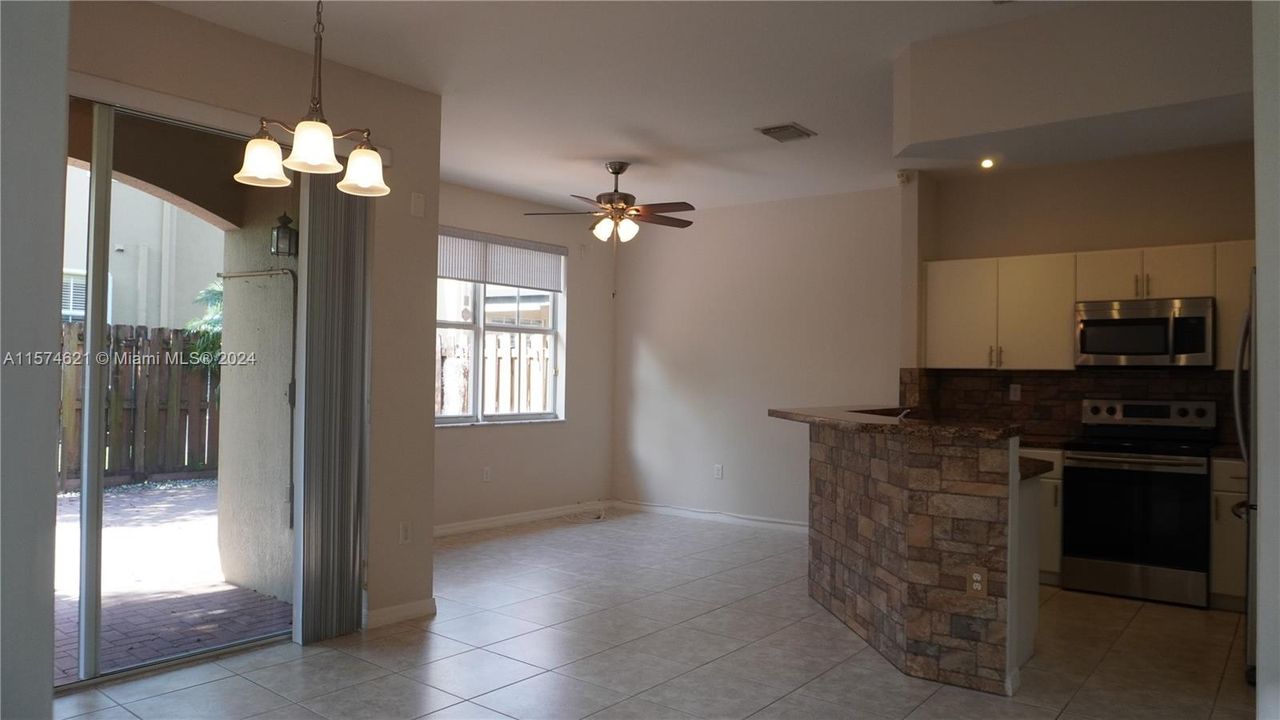 Active With Contract: $2,950 (3 beds, 2 baths, 1303 Square Feet)