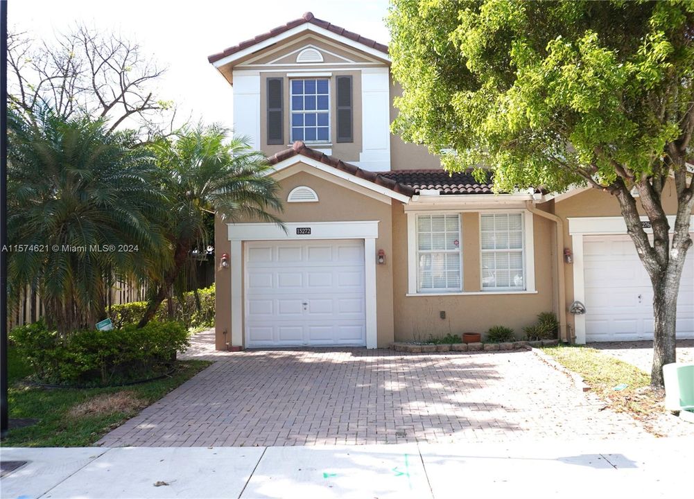 Active With Contract: $2,950 (3 beds, 2 baths, 1303 Square Feet)