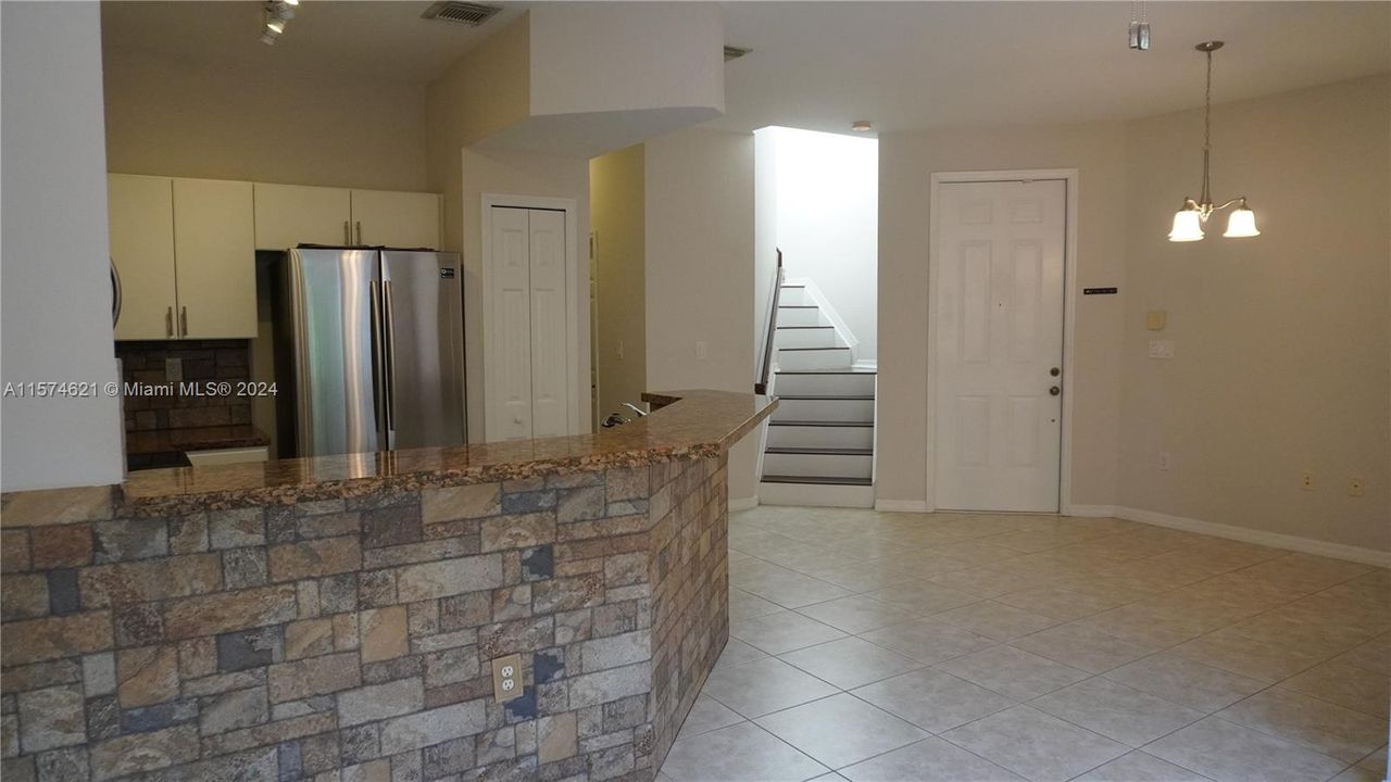 Active With Contract: $2,950 (3 beds, 2 baths, 1303 Square Feet)