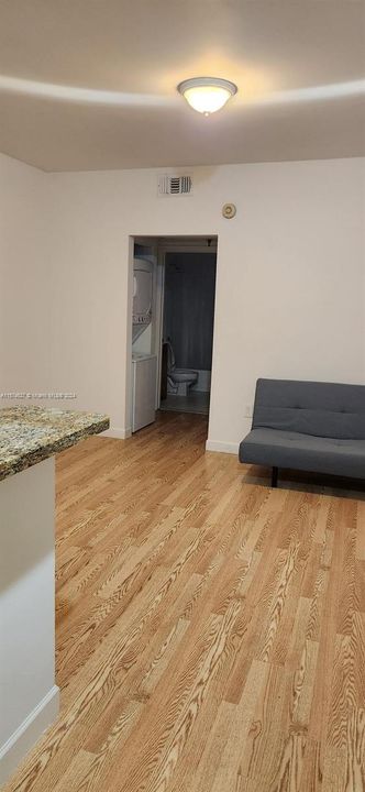 For Rent: $1,850 (1 beds, 1 baths, 440 Square Feet)