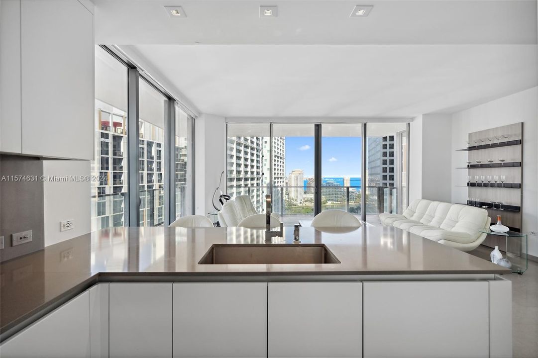 For Sale: $1,199,000 (2 beds, 2 baths, 1265 Square Feet)