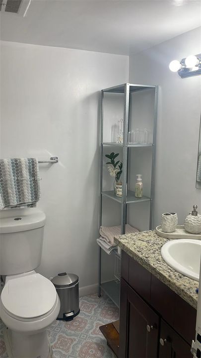 Active With Contract: $2,300 (2 beds, 2 baths, 1060 Square Feet)