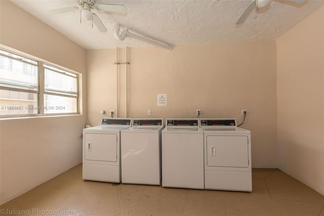 For Rent: $2,650 (2 beds, 1 baths, 877 Square Feet)