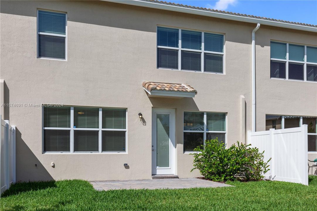 Active With Contract: $3,900 (3 beds, 2 baths, 1768 Square Feet)