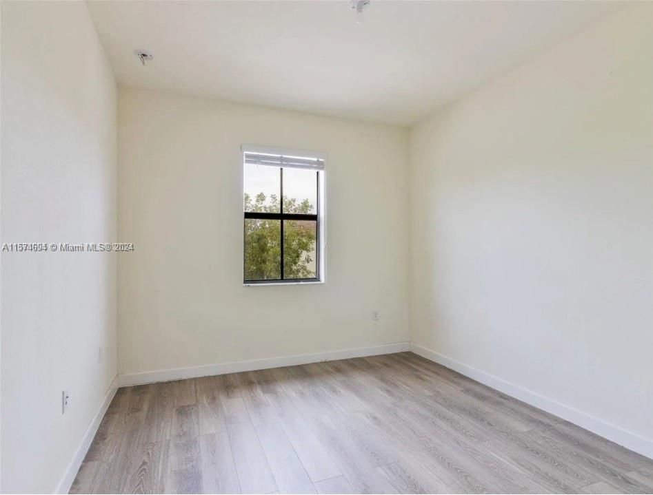 Active With Contract: $3,350 (3 beds, 2 baths, 1644 Square Feet)