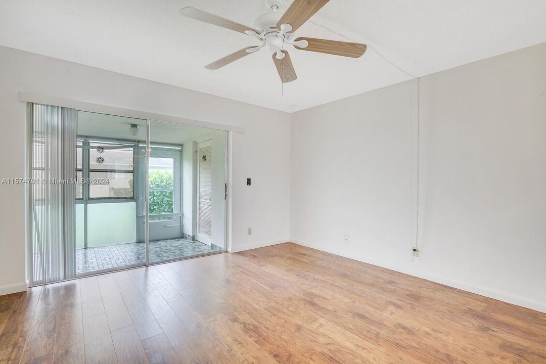Active With Contract: $1,450 (1 beds, 1 baths, 662 Square Feet)
