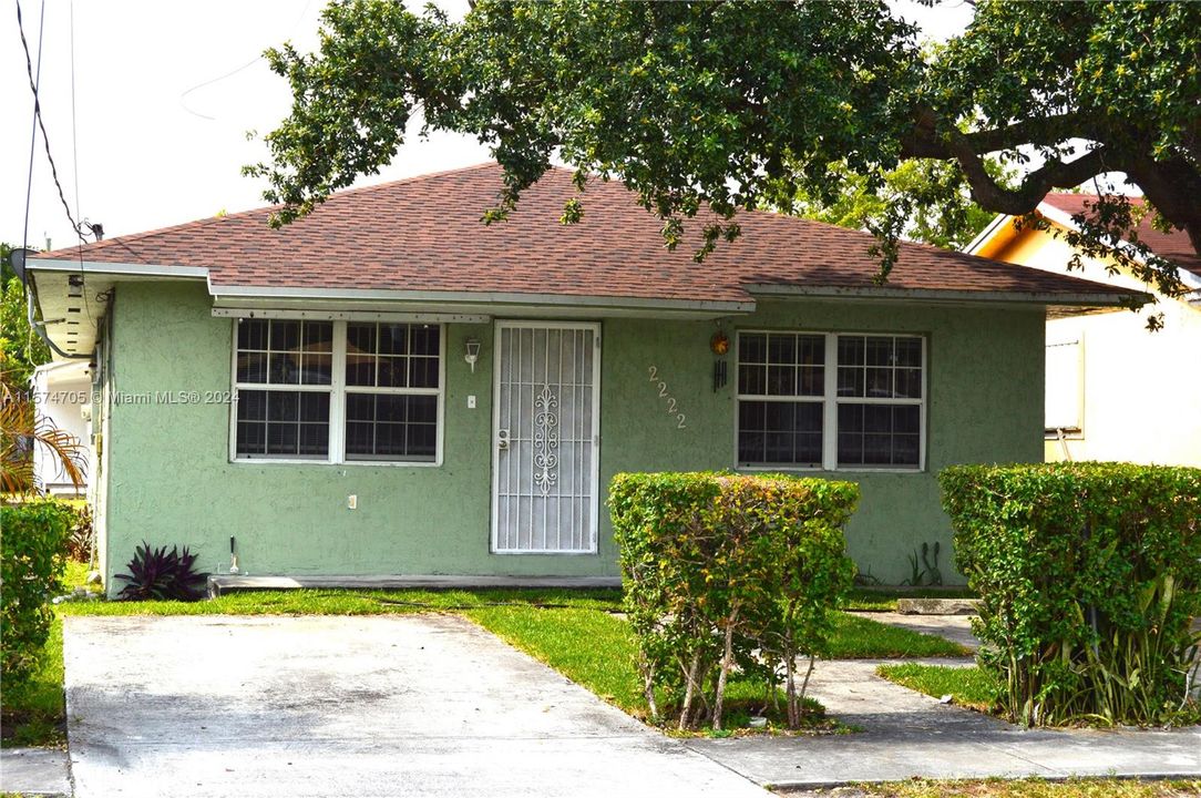 For Sale: $479,999 (4 beds, 2 baths, 2005 Square Feet)