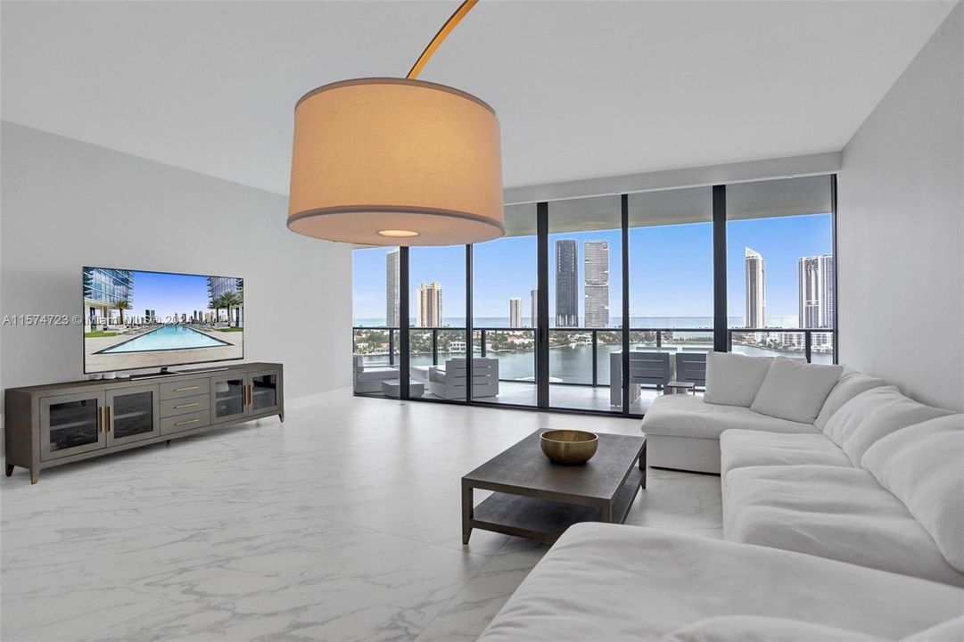 Active With Contract: $3,500,000 (3 beds, 4 baths, 2877 Square Feet)