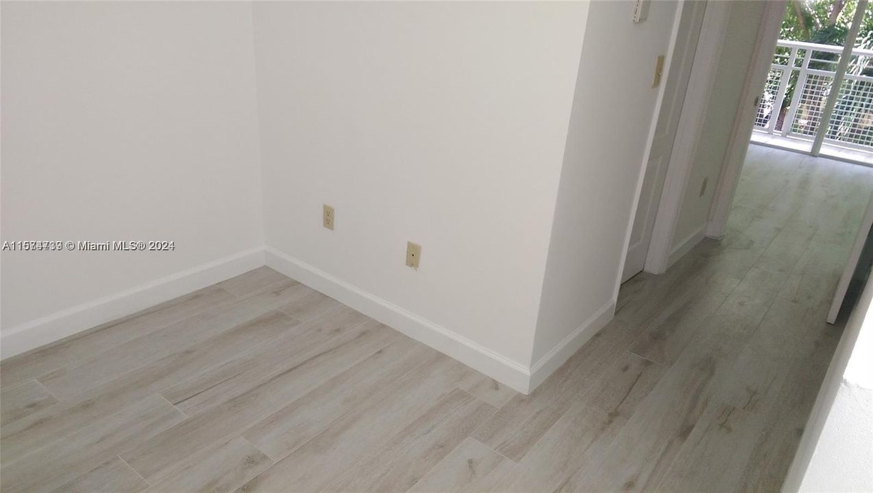 For Sale: $249,900 (1 beds, 1 baths, 564 Square Feet)