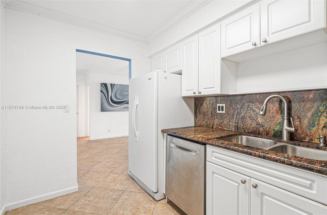 For Sale: $520,000 (1 beds, 1 baths, 835 Square Feet)