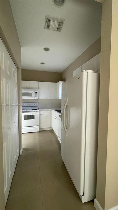 For Rent: $3,200 (3 beds, 2 baths, 1456 Square Feet)