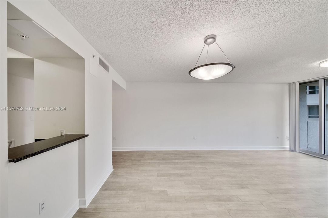 For Rent: $3,555 (1 beds, 1 baths, 865 Square Feet)