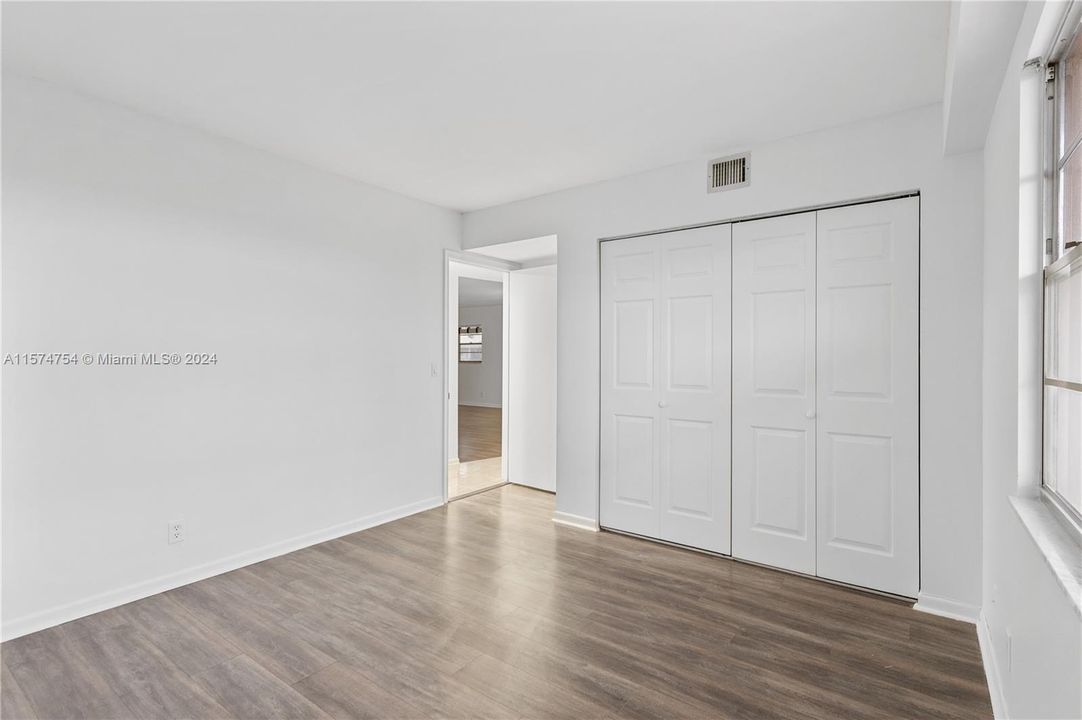 For Sale: $299,900 (2 beds, 2 baths, 1507 Square Feet)