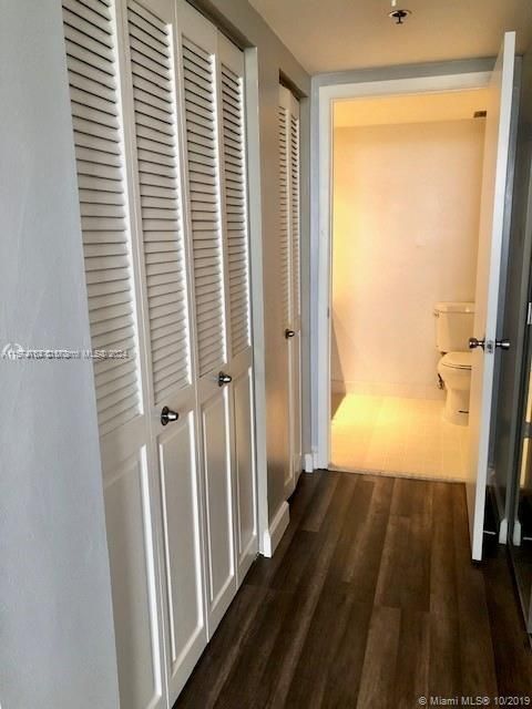 walk in closets opposite each other