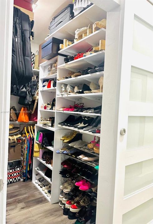 For Sale: $727,000 (3 beds, 2 baths, 2384 Square Feet)