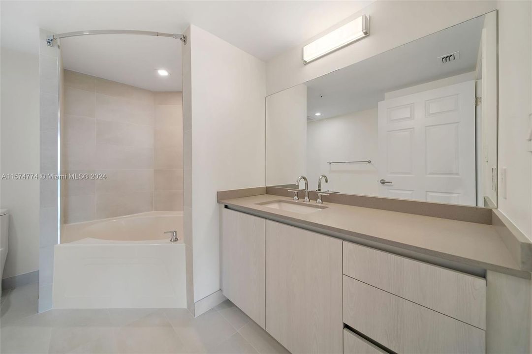 For Rent: $4,637 (2 beds, 2 baths, 1338 Square Feet)