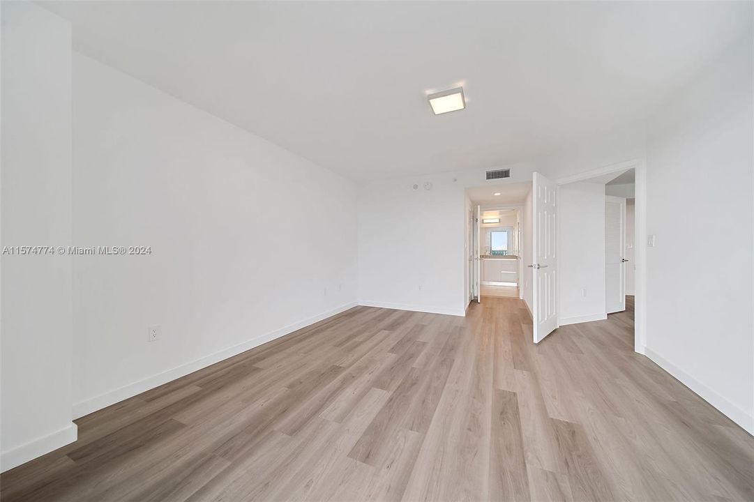 For Rent: $4,670 (2 beds, 2 baths, 1338 Square Feet)