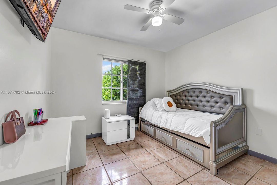 For Sale: $615,000 (4 beds, 2 baths, 1600 Square Feet)