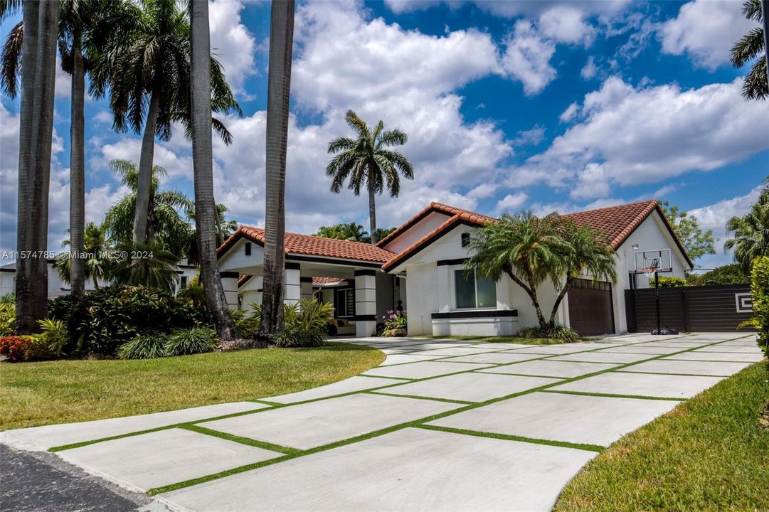 For Sale: $2,990,000 (5 beds, 4 baths, 3184 Square Feet)