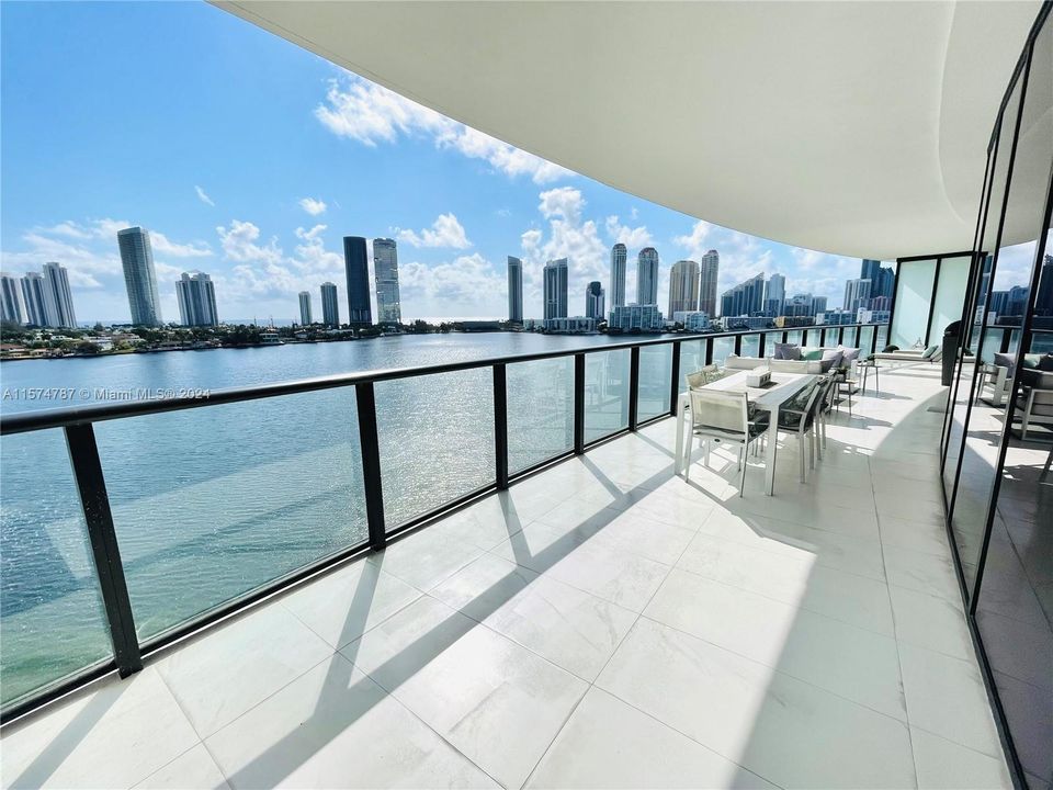 For Sale: $2,995,000 (2 beds, 2 baths, 2454 Square Feet)
