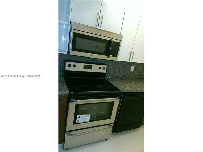 For Sale: $250,000 (1 beds, 1 baths, 710 Square Feet)