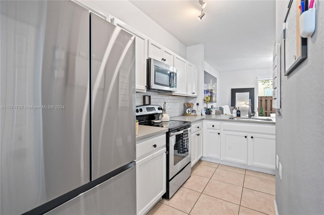 For Sale: $365,000 (2 beds, 2 baths, 1290 Square Feet)