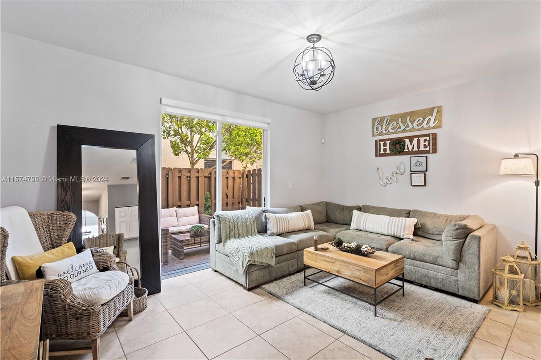 Active With Contract: $365,000 (2 beds, 2 baths, 1290 Square Feet)