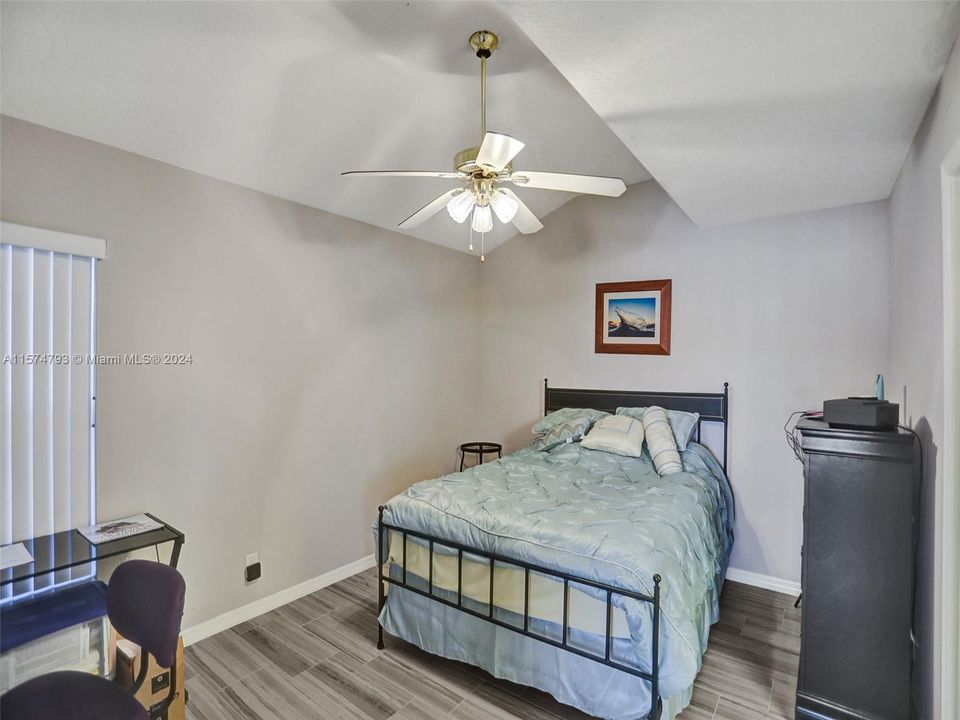 For Sale: $425,000 (2 beds, 2 baths, 1117 Square Feet)