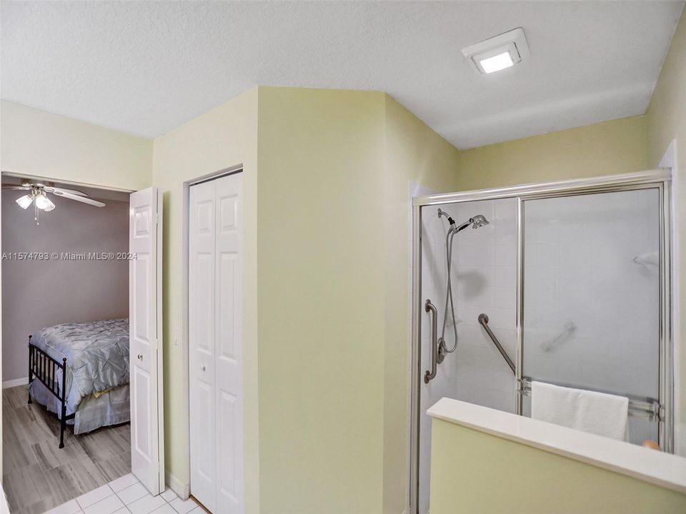 For Sale: $405,000 (2 beds, 2 baths, 1117 Square Feet)