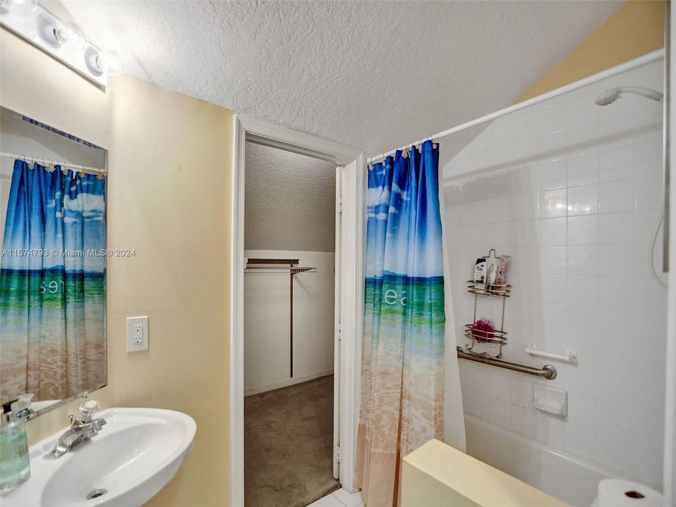 For Sale: $405,000 (2 beds, 2 baths, 1117 Square Feet)