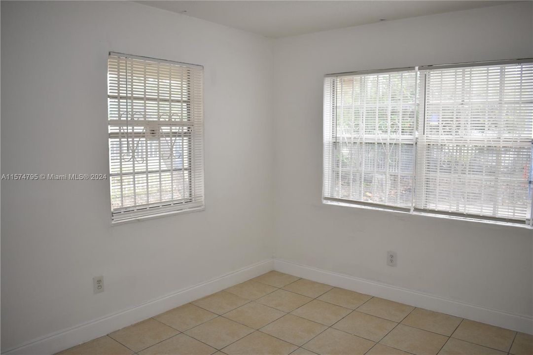 For Rent: $1,550 (1 beds, 1 baths, 2911 Square Feet)