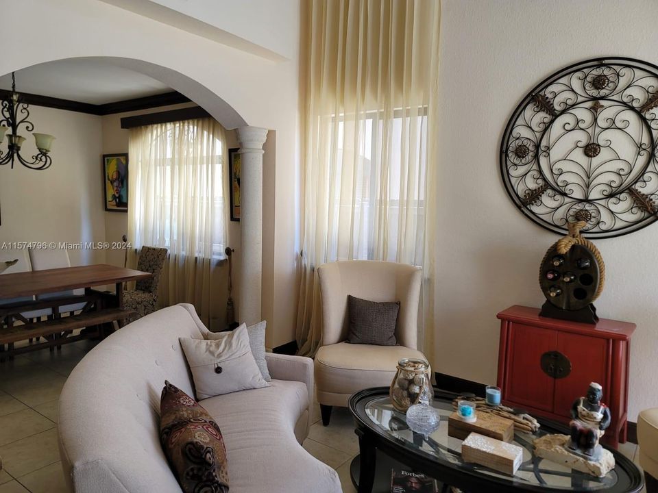 Recently Rented: $6,500 (5 beds, 4 baths, 3210 Square Feet)