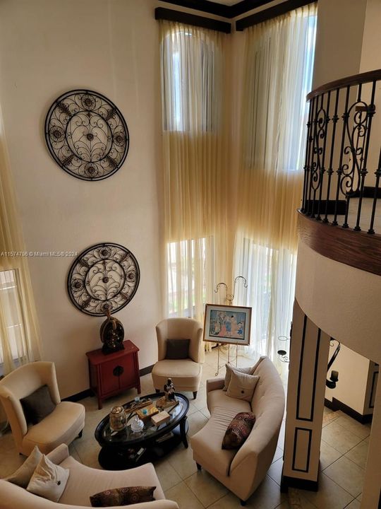 Recently Rented: $6,500 (5 beds, 4 baths, 3210 Square Feet)