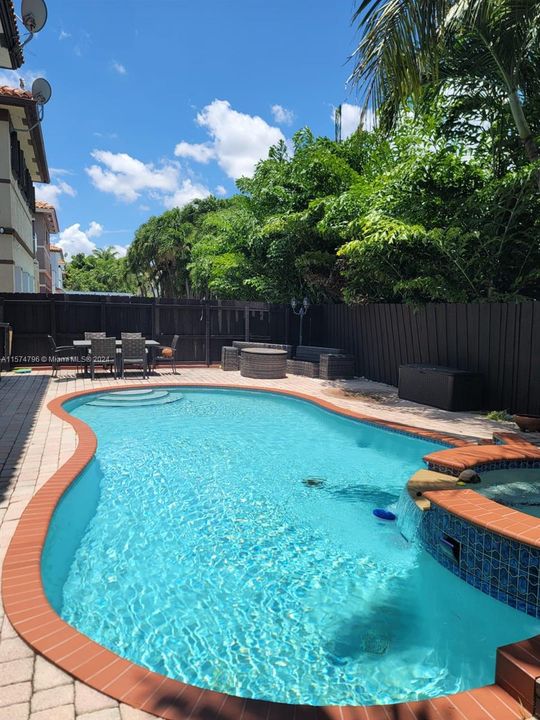 Recently Rented: $6,500 (5 beds, 4 baths, 3210 Square Feet)