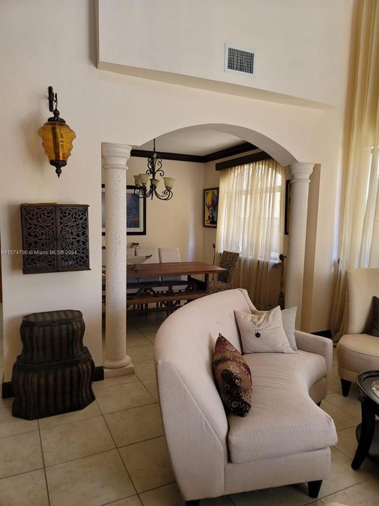 Recently Rented: $6,500 (5 beds, 4 baths, 3210 Square Feet)