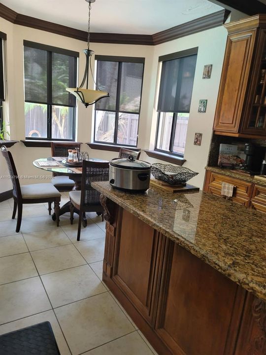 Recently Rented: $6,500 (5 beds, 4 baths, 3210 Square Feet)