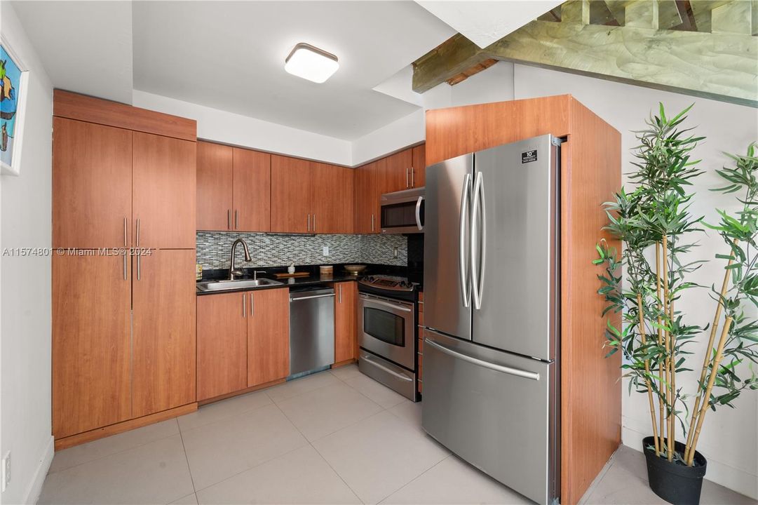 For Sale: $990,000 (2 beds, 2 baths, 1166 Square Feet)