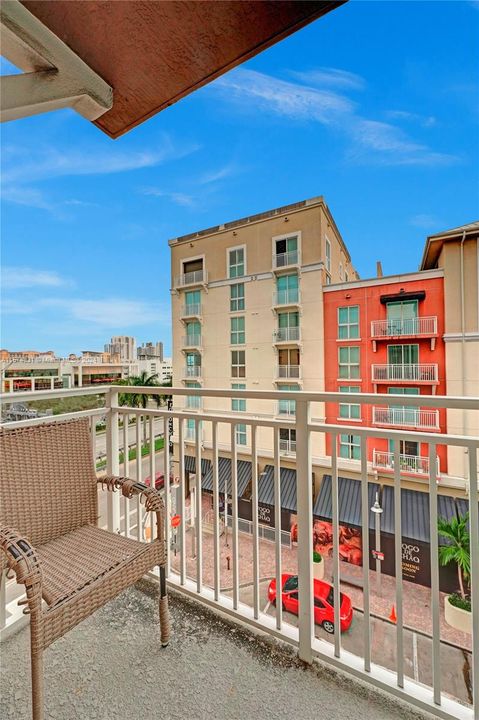 For Sale: $425,000 (2 beds, 2 baths, 1114 Square Feet)