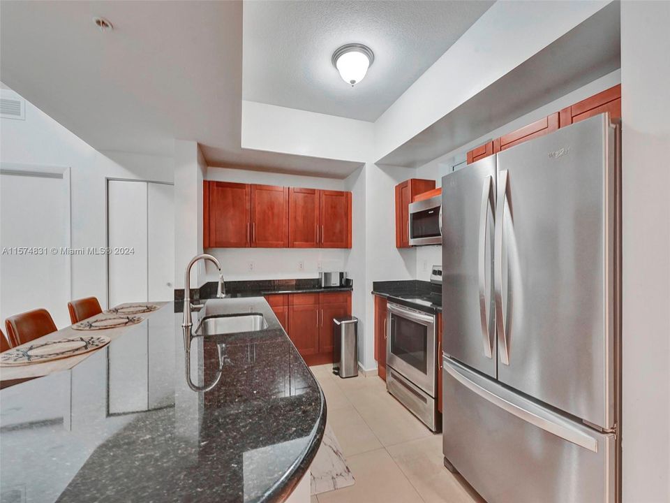 For Sale: $425,000 (2 beds, 2 baths, 1114 Square Feet)