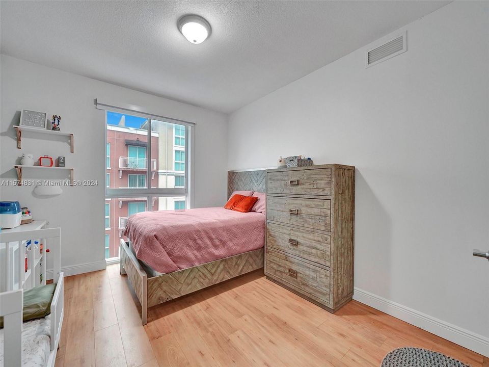For Sale: $412,000 (2 beds, 2 baths, 1114 Square Feet)