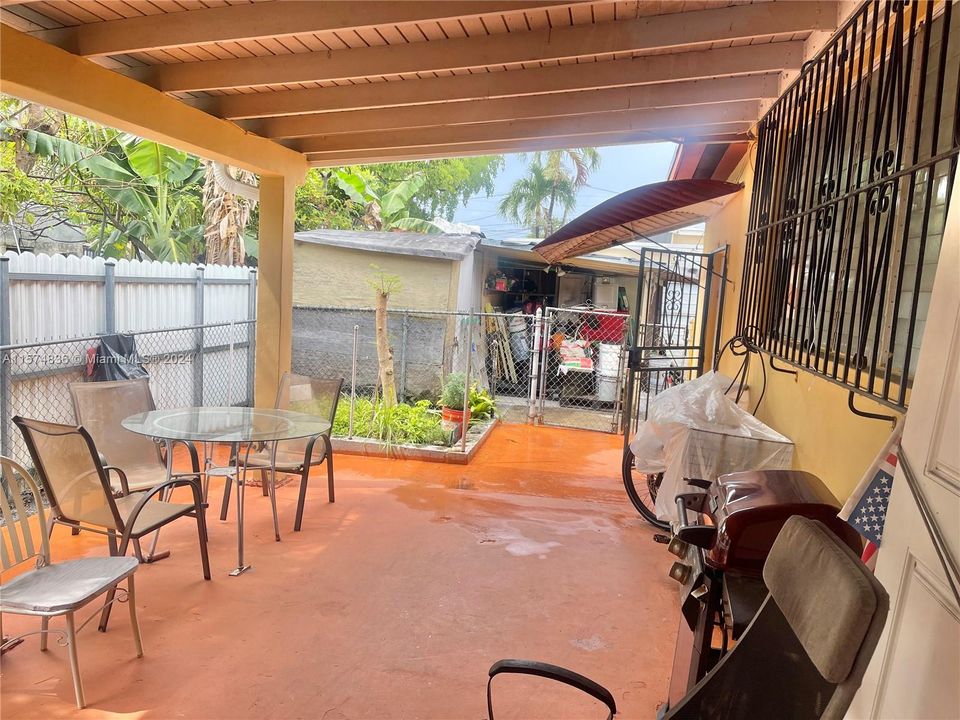 Active With Contract: $660,000 (0 beds, 0 baths, 1586 Square Feet)