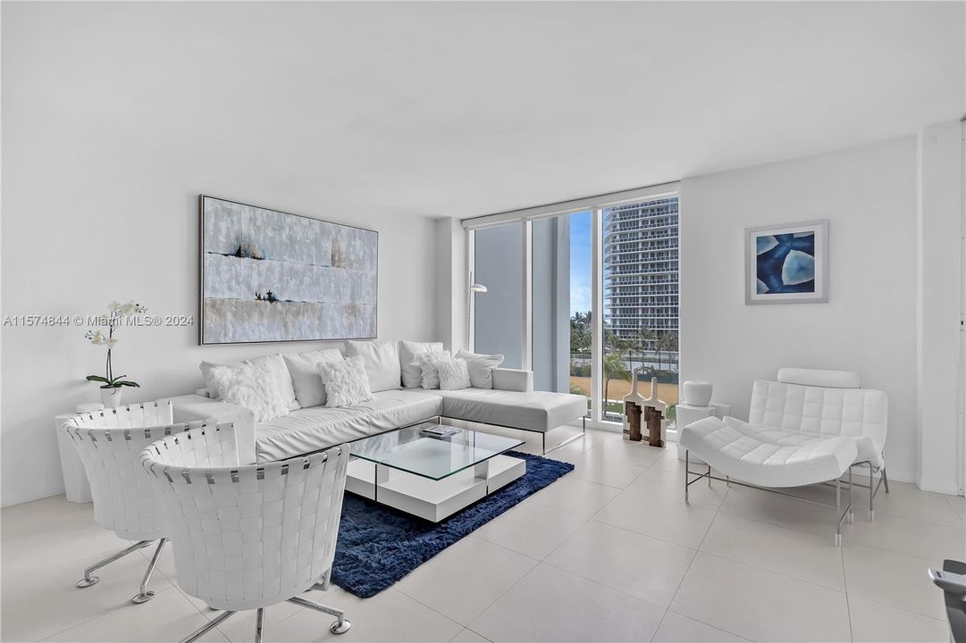 For Sale: $1,250,000 (2 beds, 2 baths, 1056 Square Feet)