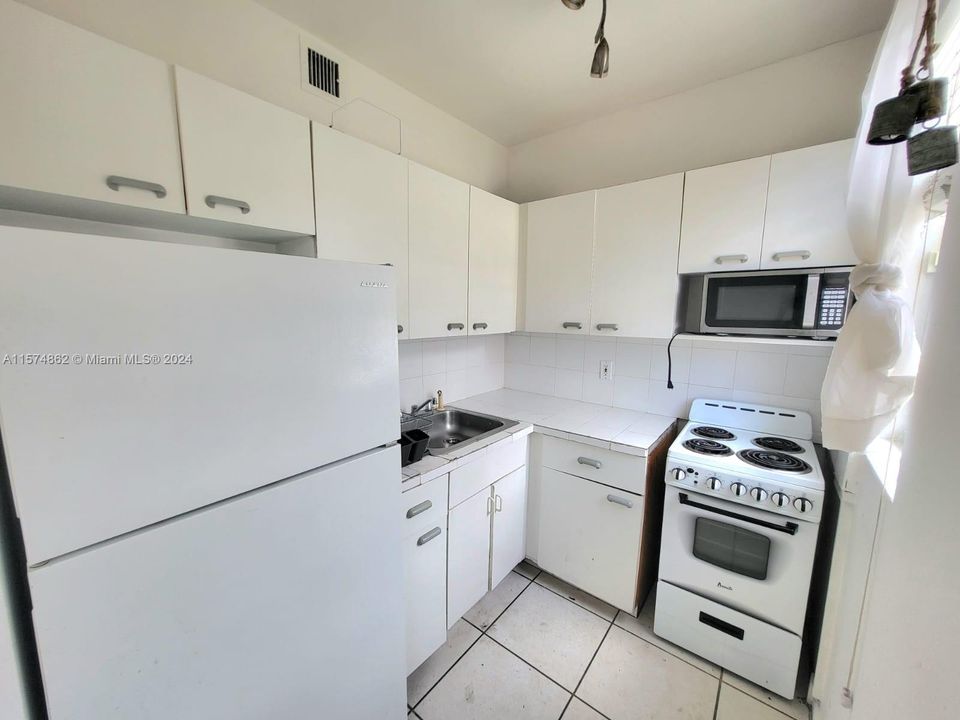 For Rent: $2,850 (2 beds, 2 baths, 600 Square Feet)